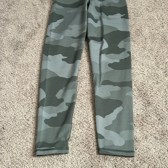 Aerie Camo Chill. Play. Move. Leggings - M - Picture 3 of 5